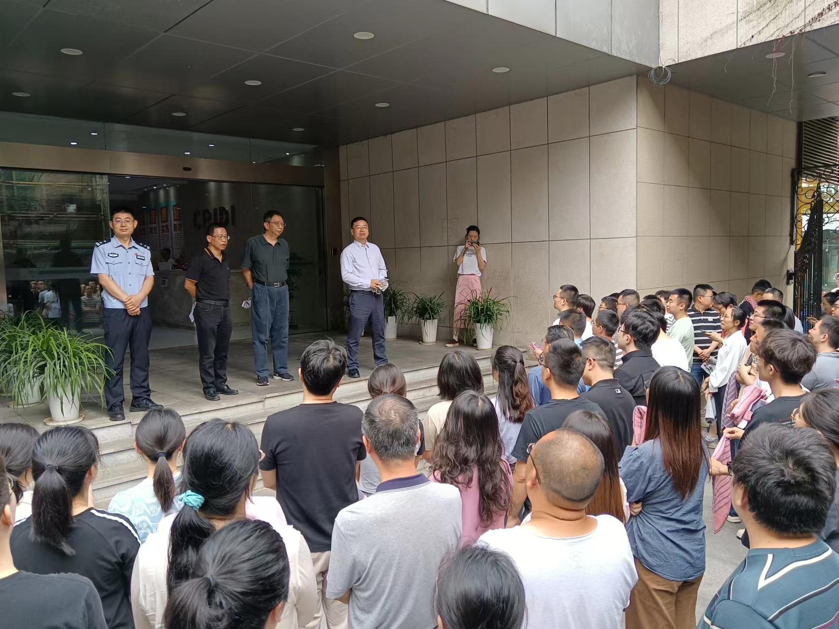 “人人講安全、個(gè)個(gè)會(huì)應(yīng)急——暢通生命通道” ——公司開展消防疏散應(yīng)急演練